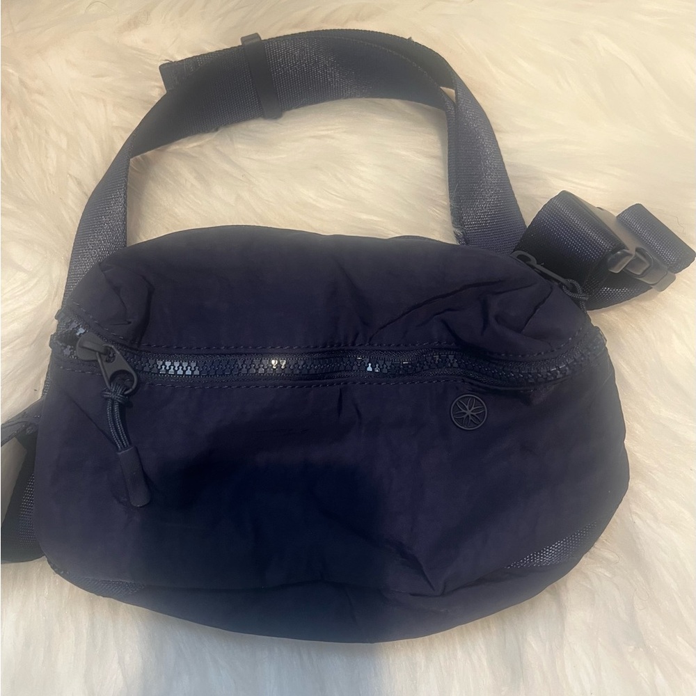 Gaiam Athletic Belt Bag / Nylon Crossbody Waist Pack – Dark Navy Blue